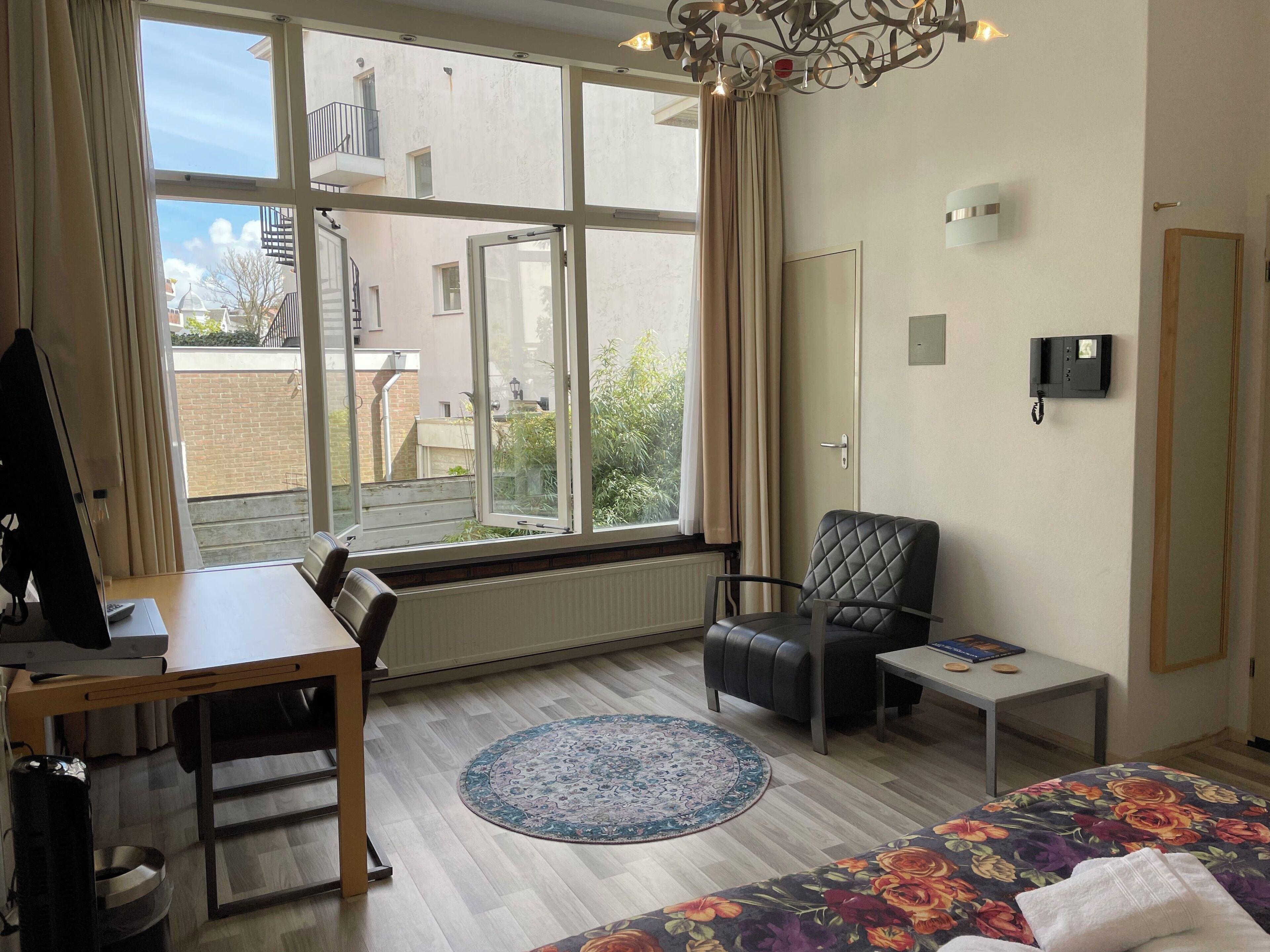 Plato By Hofstad Studio's 4*